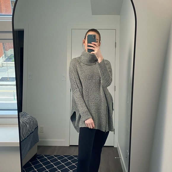 Kenar - Asymmetrical Grey Sweater - Knit - XS - Cowl Neck - Picture 3 of 3